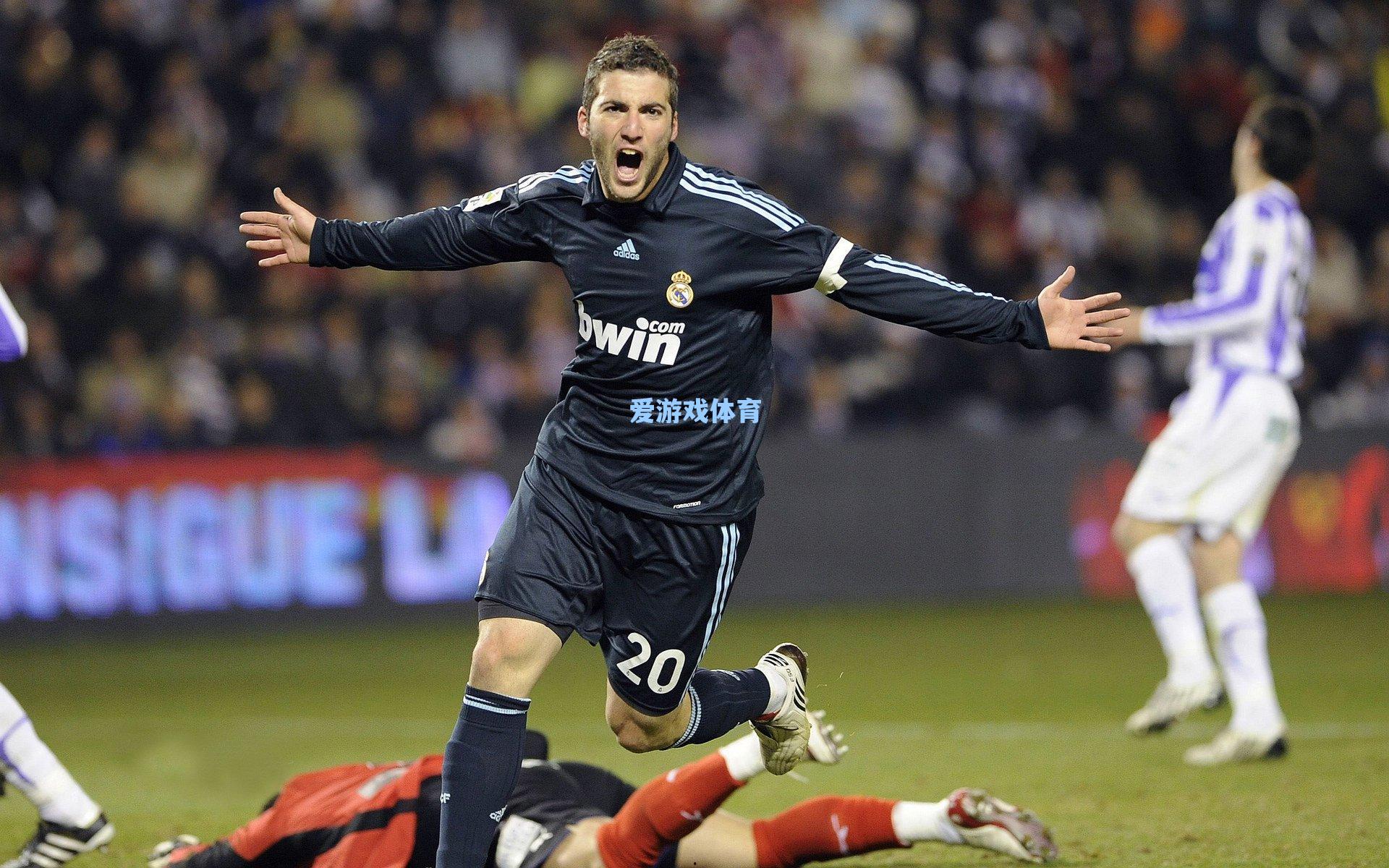 火箭主场球迷稀落引热议 杜兰特淡定回应，等第二节过半再看